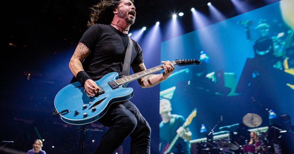 Foo Fighters Playing